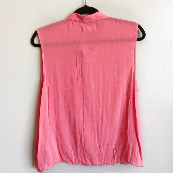 Hollister | Floral Detail Button Down - Picture 2 of 3